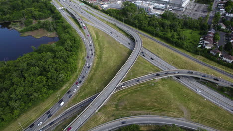 Aerial-tilt-shot-over-traffic,-on-a-junction-on-road-A5,-in-Gatineau,-Canada