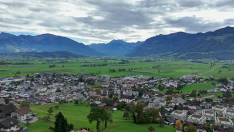 Dorf-Tuggen-In-Der-Schweiz