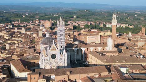 Catedral-Blanca-Maravillosa-Vista-Aérea-Superior-Vuelo-Ciudad-Medieval-Siena-Toscana-Italia