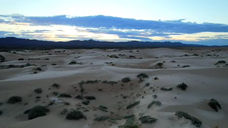 Schatten-Und-Formen-In-Der-Wüste