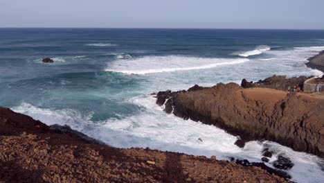 Big-waves-crashing-on-the-volcanic-rock-coast-in-Lanzarote,-Canary-Island