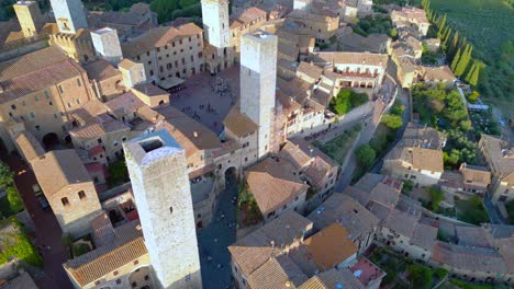 Beste-Luftaufnahme-Von-Oben,-San-Gimignano,-Mittelalterliche-Hügelturmstadt,-Toskana,-Italien