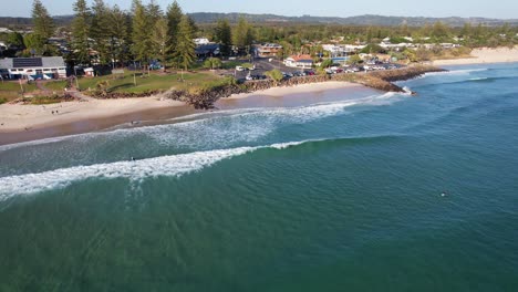 Byron-Bay-Beach-Seawall-Und-Hauptstrand-Gehören-An-Der-Australischen-Küste-In-New-South-Wales