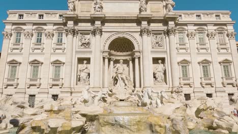 Pan-Up-Reveals-Amazing-Trevi-Fountain-in-Rome,-Italy