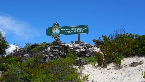 Esta-Es-Una-Toma-Estática-Del-Letrero-Del-Parque-Nacional-Moriah-Harbour-Cay.