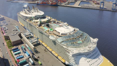 Aerial-view-of-the-Oasis-of-the-Seas-cruise-ship-in-Port-Saint-John