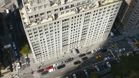 Luftübersicht-über-Den-Verkehr-Im-Central-Park-West-In-Manhattan,-New-York,-USA