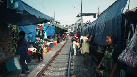 Vibrant-Maeklong-Railway-Market-in-Thailand