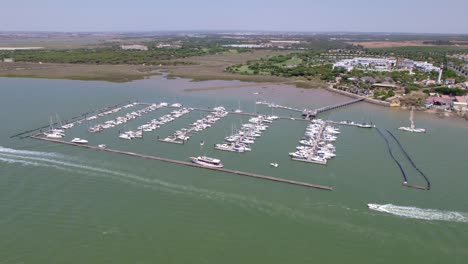 Boats-sailing-through-the-estuary-next-to-the-marina