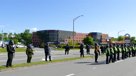 Polizeipräsenz-Auf-Der-Straße-In-Der-Nähe-Des-Ambassadeur-Hotels-In-Quebec-City,-Kanada,-Während-Des-44.-G7-Gipfels