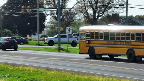 Yellow-school-bus-in-America