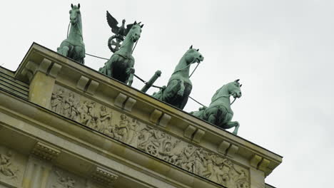 Looking-up-at-the-Quadriga-statue-on-the-Brandenburg-Gate-in-cloudy-Berlin