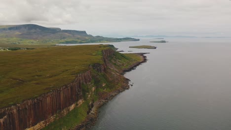 Isle-Of-Skye-Coastline,-Scotland,-United-Kingdom