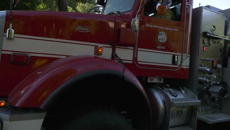 Feuerwehrauto-Reagiert-Auf-Anruf