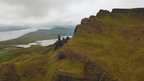 Aerial-View-Of-The-Old-Man-Of-Storr---Isle-Of-Skye,-Scotland,-United-Kingdom