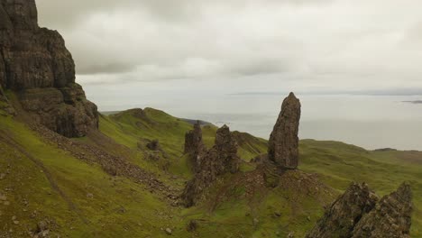 Aerial-View-Of-The-Old-Man-Of-Storr---Isle-Of-Skye,-Scotland,-United-Kingdom