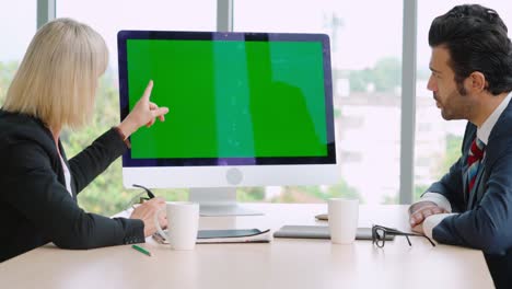 Business-people-in-the-conference-room-with-green-screen