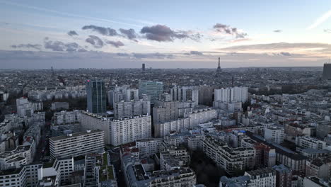 Aerial-Paris:-Ein-Tanz-Historischer-Wahrzeichen-Und-Geschäftiger-Geschäftsviertel.