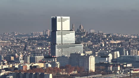Skyline-Der-Stadt-Paris-Luftaufnahme-Montmartre-Im-Hintergrund-Luftaufnahme-Verschmutzt