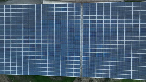 Solarpanel-Dachantenne-Von-Oben-Aufgenommenes-Modernes-Gebäude-In-Montpellier-Sonnenuntergang