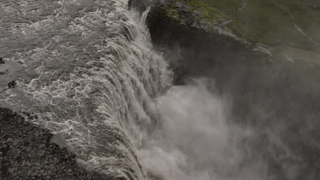 Flug-über-Den-Mächtigsten-Wasserfall-Europas,-Detifoss,-Island-Aus-Der-Luft