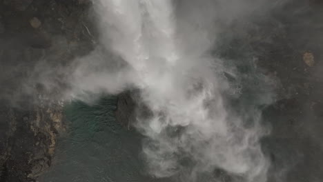 Haifoss-Wasserfall,-Luftaufnahme,-Zeitlupe,-Island,-Rohe-Natur