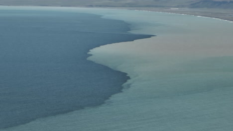 Verschiedene-Salzwasserkontakte-In-Der-Luftaufnahme-Des-Nordislandsmeeres