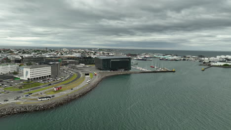 Museum-In-Der-Isländischen-Hauptstadt,-Modernes-Gebäude,-Luftaufnahme,-Reykjavik