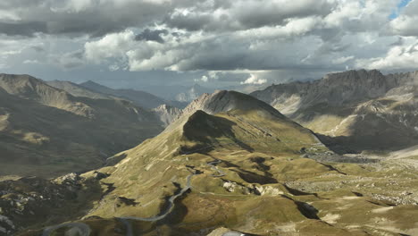 Paisaje-De-Montaña-Sobre-Las-Nubes-Alpes-Franceses-Amanecer-Antena-Del-Macizo-De-Oisans
