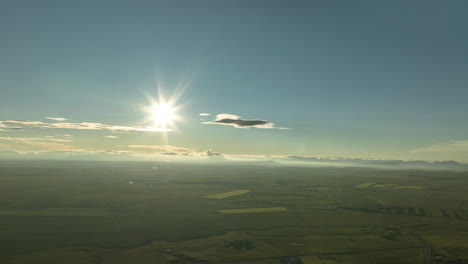 Endlose-Ackerland-Luftaufnahme-Während-Des-Sonnenuntergangs-In-Island