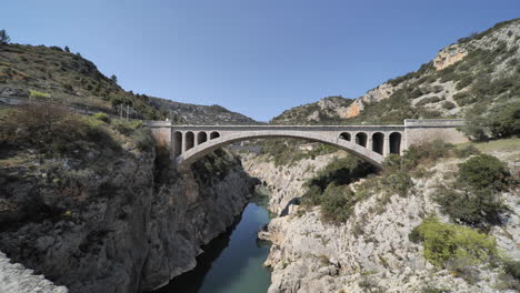 Discovering-a-bridge-over-les-gorges-de-l'herault-France-sunny-day