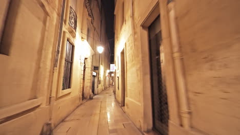narrow-streets-in-Ecusson-district-during-lockdown-night-Montpellier