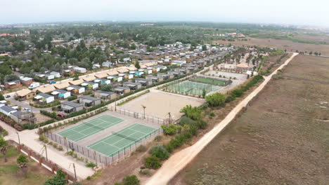 outdoor-aerial-tennis-courts-in-front-of-vacation-homes-France-aerial