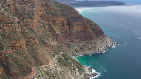 Erstaunliche-Asphaltstraße-Entlang-Des-Ozeans-In-Südafrika