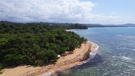Costa-Ricas-Gandoca-Manzanillo:-Eine-Symphonie-Aus-Grünen-Wäldern-Und-Blauem-Wasser