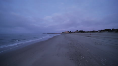 Strand-Am-Morgen,-Vorwärts-Reisend,-Okzitanien,-Frankreich
