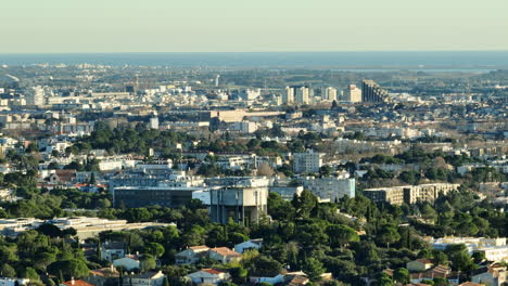 Das-Stadtbild-Von-Montpellier-Entfaltet-Sich-Und-Bietet-Ein-Detailliertes-Bild-Von-Gebäuden