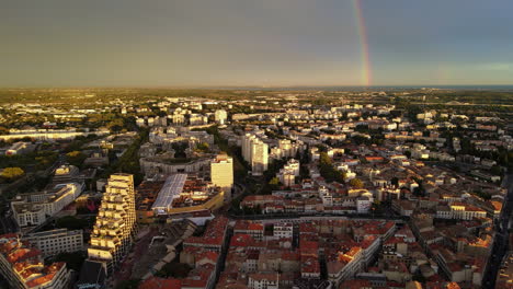 Montpellier-Von-Oben:-Urbane-Schönheit-Trifft-Auf-Die-Majestät-Eines-Vielfarbigen-Regenbogens