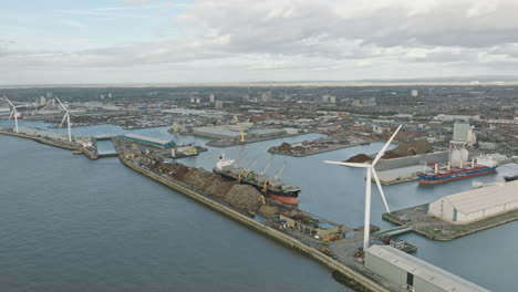 Schweben-Sie-über-Liverpool-Und-Fangen-Sie-Die-Historischen-Docks-Und-Den-Fluss-Mersey-Ein.