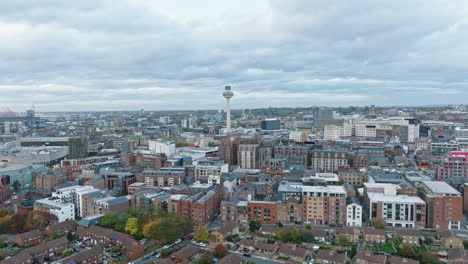 Liverpools-Stadtbild-Vor-Dem-Hintergrund-Grauer,-Düsterer-Wolken.