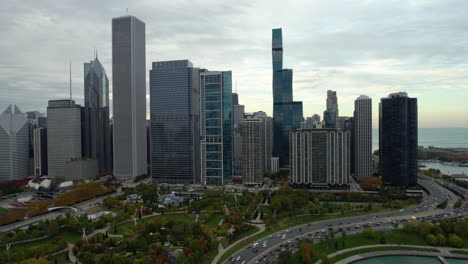 Aerial-view-of-the-Maggie-Daley-park-and-the-New-Eastside,-fall-evening-in-Chicago