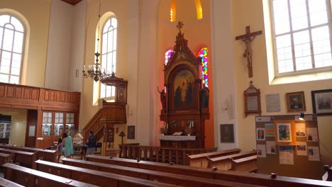 Family-Enjoys-The-View-Inside-of-Evangelical-Church-of-Hallstatt