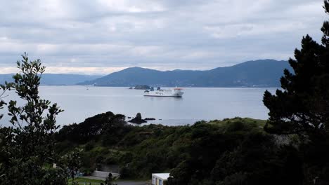 Ferry-De-Pasajeros-Entre-Islas-En-Wellington,-Isla-Del-Norte,-Rumbo-A-Picton,-Isla-Del-Sur,-Nueva-Zelanda-Aotearoa