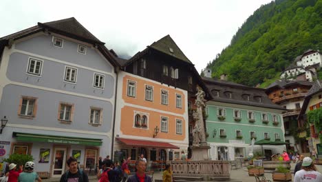 Tourists-Takes-Pictures-of-Main-Square-of-Hallstatt