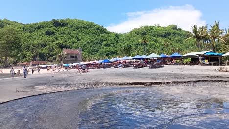 The-atmosphere-of-visitors-on-the-shores-of-Crystal-Bay-beach,-Nusa-Penida-Island,-Bali