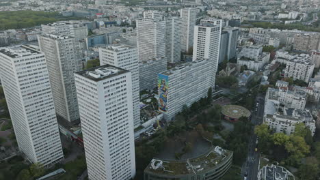 Aerial-Paris-13.:-Reiche-Geschichte,-Architektonischer-Reiz-Und-Eine-Robuste-Wirtschaft