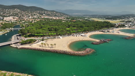 Küste-Von-Cannes:-Luftaufnahme-Der-Sandstrände-Von-Mandelieu