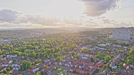 Vista-Of-City-And-Metropolitan-Borough-Of-Sheffield-In-South-Yorkshire,-England-During-Sunrise