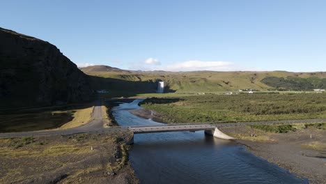 Experimente-La-Cascada-De-Skógafoss-Desde-Arriba-Con-Nuestras-Imágenes-De-Drones-En-4k,-Destacando-El-Paisaje-épico-De-Islandia.