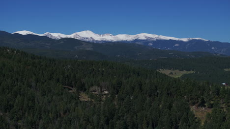 Filmische-Luftdrohne-Erster-Schnee-Auf-Dem-Mount-Blue-Sky-Evans-14er-Peak-Frühherbst-Herbst-Schöner-Blauer-Vogel-Klarer-Morgen-Sonnenaufgang-Tag-Colorado-Rocky-Mountains-Kreisen-Nach-Rechts,-Langsame-Bewegung